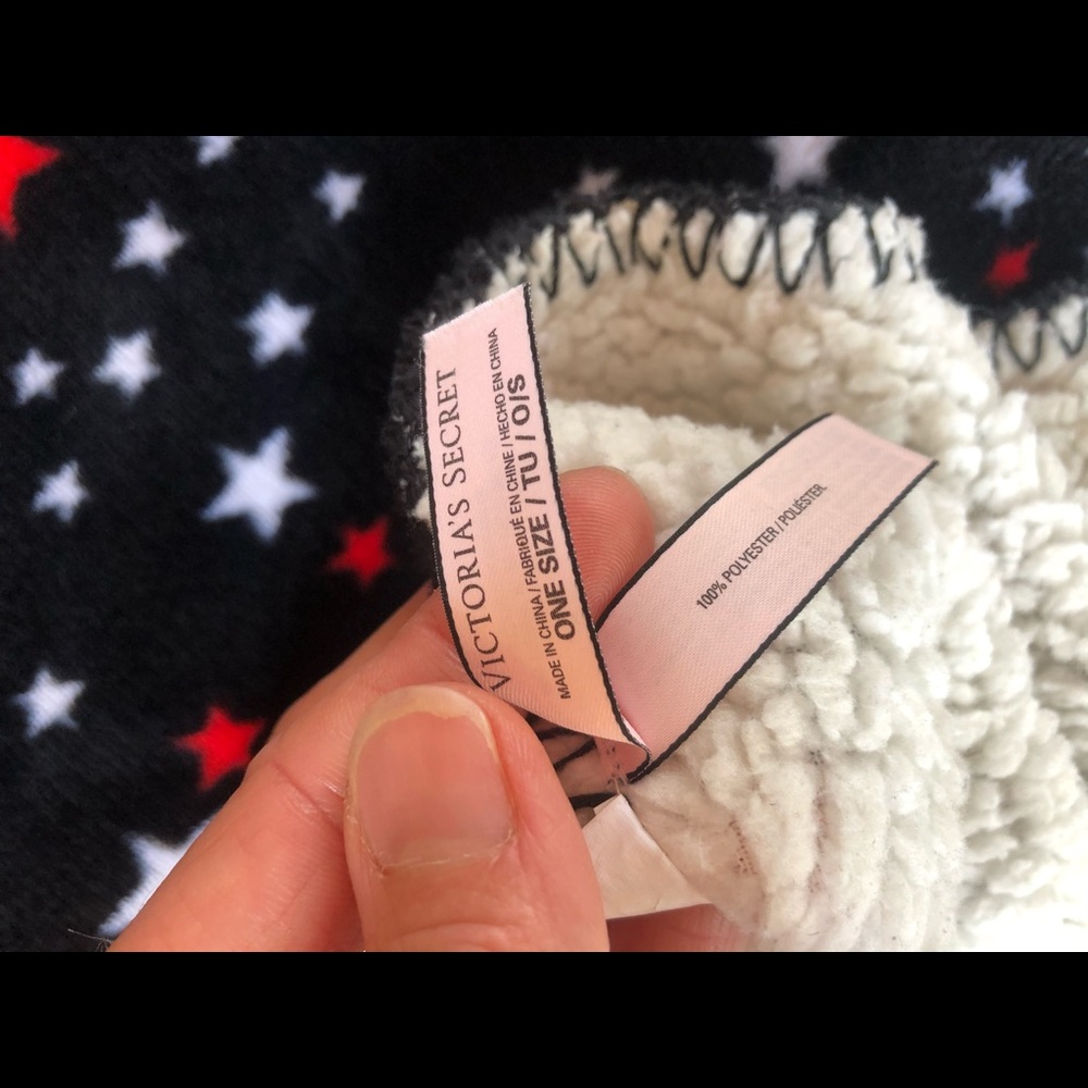 VS plush/sherpa throw - brand new in packaging - Picture 4 of 5